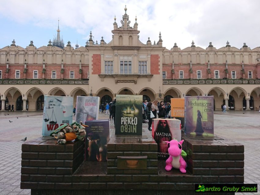 książki przed Sukiennicami