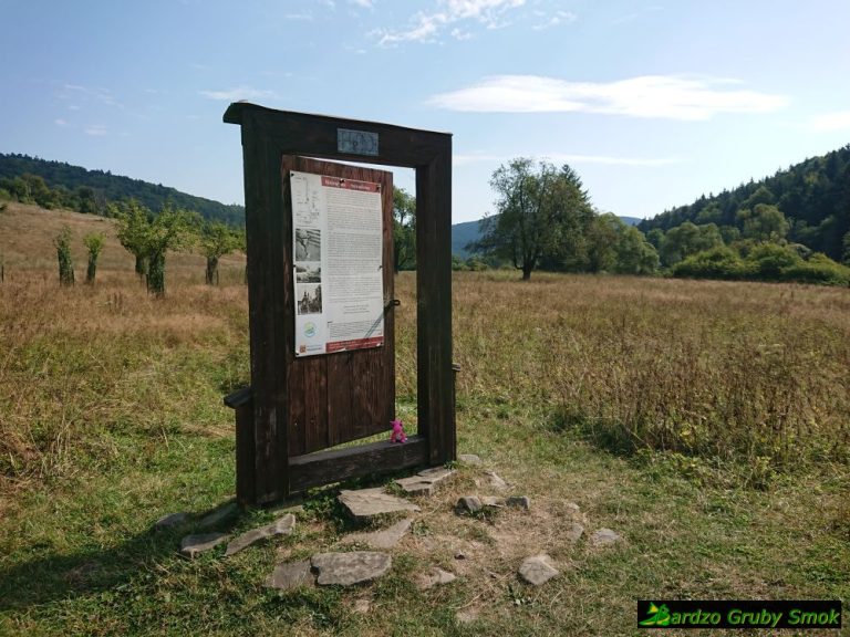 symboliczne drzwi do Nieznajowej