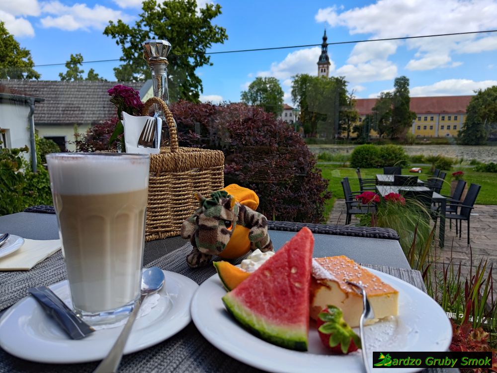 Neuzelle - kawa z widokiem na klasztor