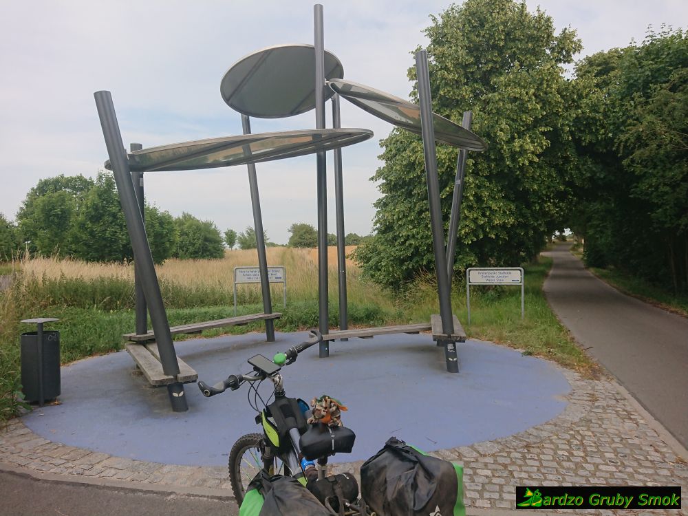 granica polsko-niemiecka na skrzyżowaniu szlaków Blue Velo i Szlak Bielika