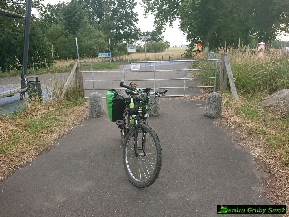 granica polsko-niemiecka na skrzyżowaniu szlaków Blue Velo i Szlak Bielika