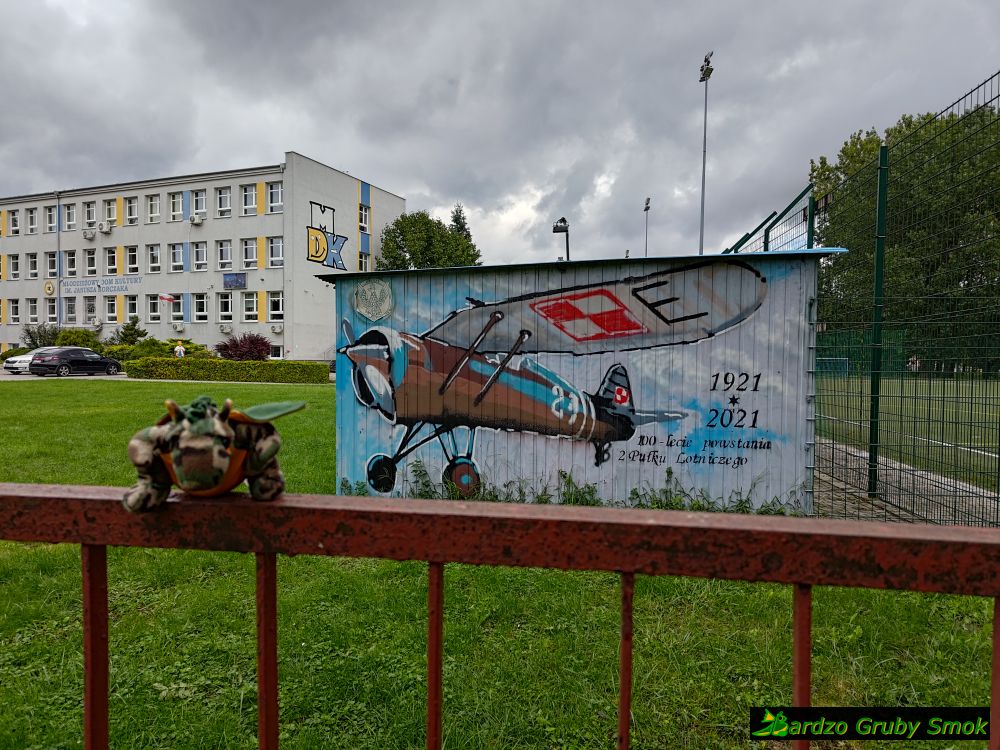 mural 100-lecie powstania II Pułku Lotniczego