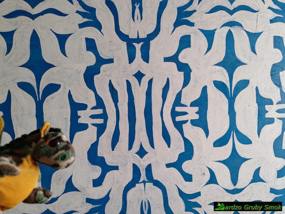 niebieski mural