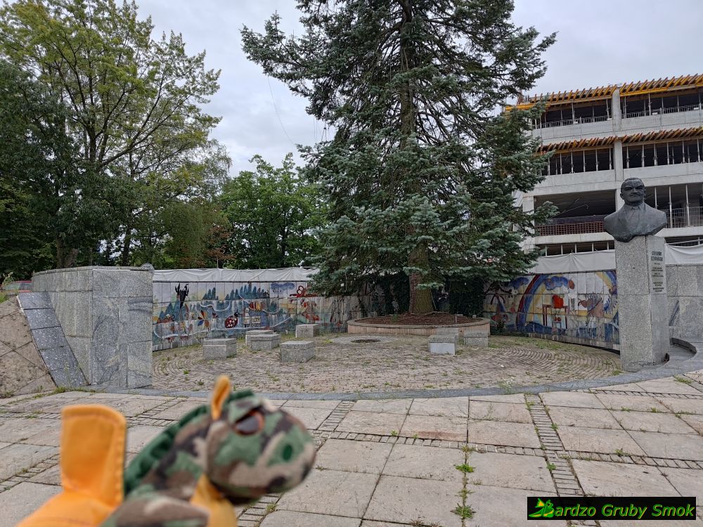 mozaika przed Szpitalem Dziecięcym