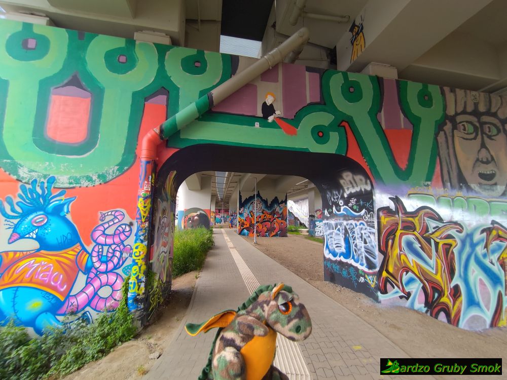 grafitti pod halą