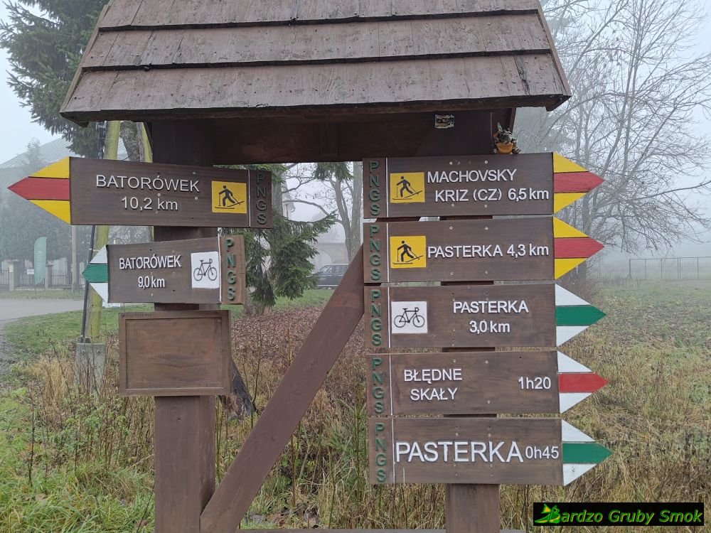 drogowskaz w Karłowie