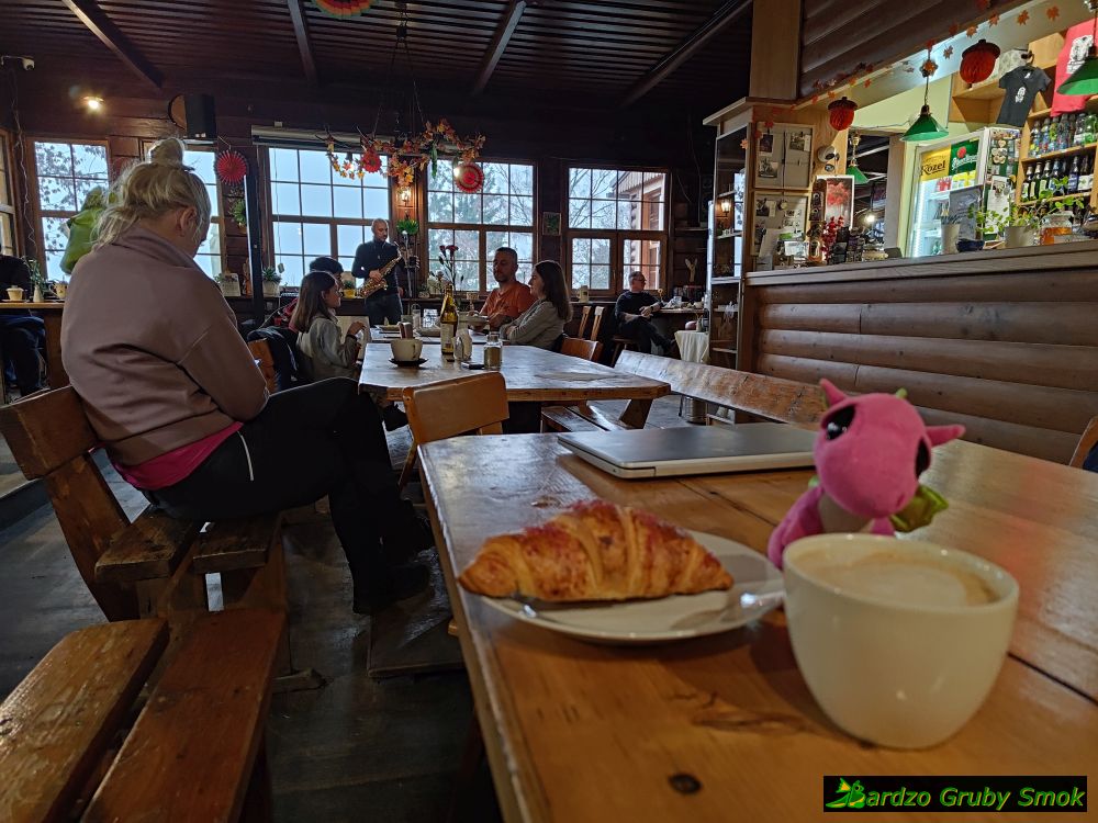 kawa i ciastko w schronisku pod muflonem