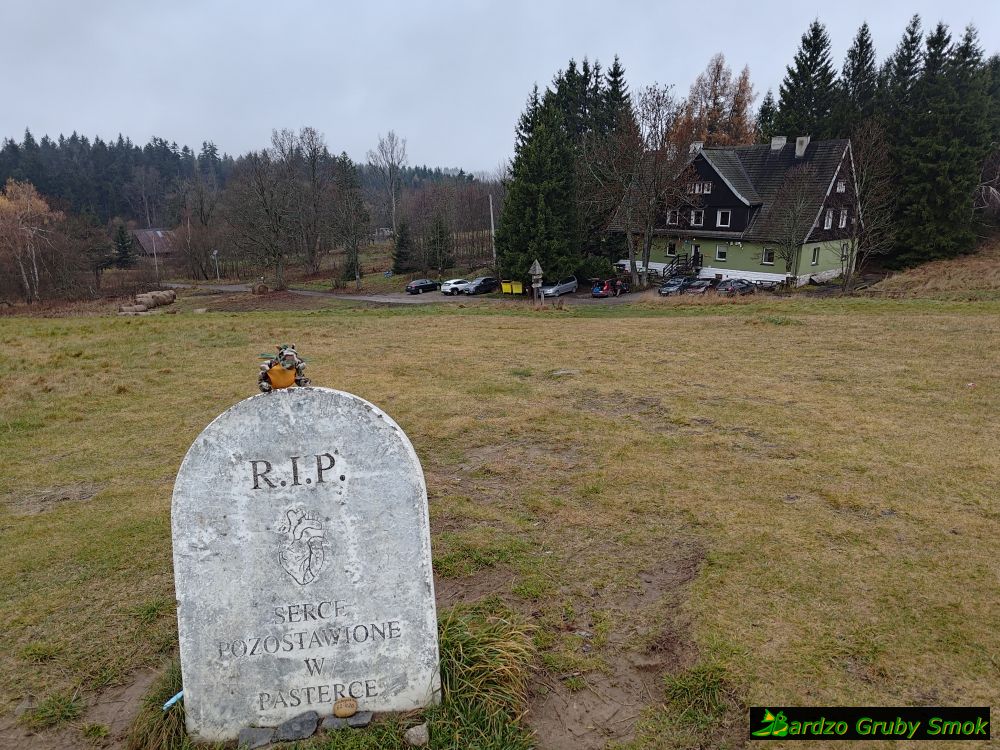 nagrobek przy Pasterce