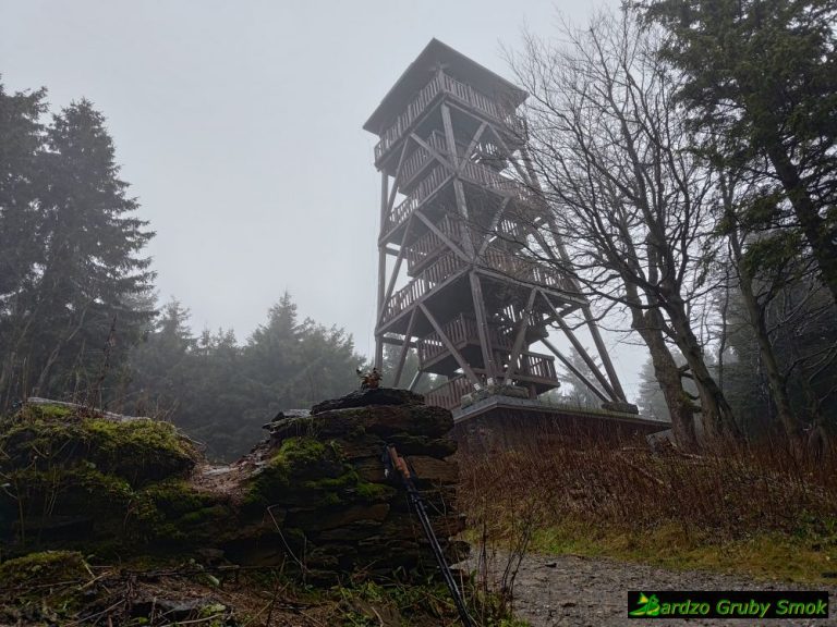wieża widokowa na Orlicy i ruiny schroniska