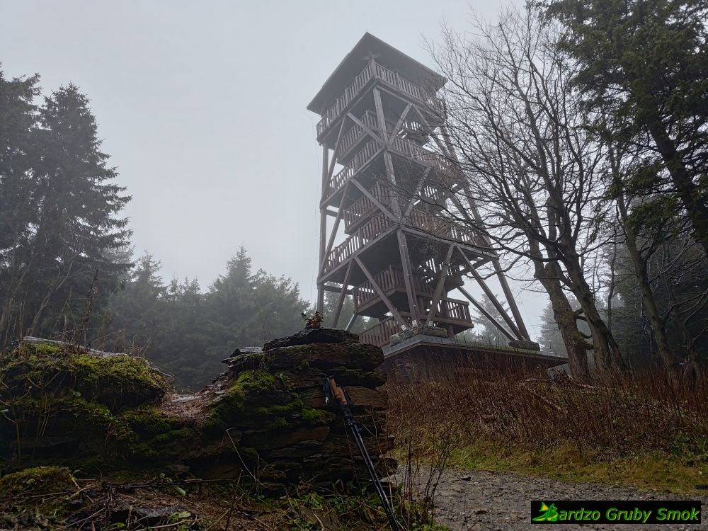 wieża widokowa na Orlicy i ruiny schroniska
