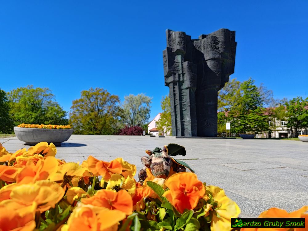 pomnik Władysława Broniewskiego