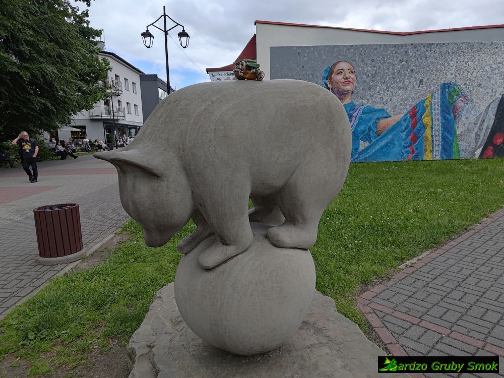 niedźwiadek na kuli