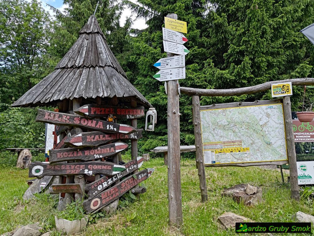 schronisko PTTK Zygmuntówka - drogowskazy