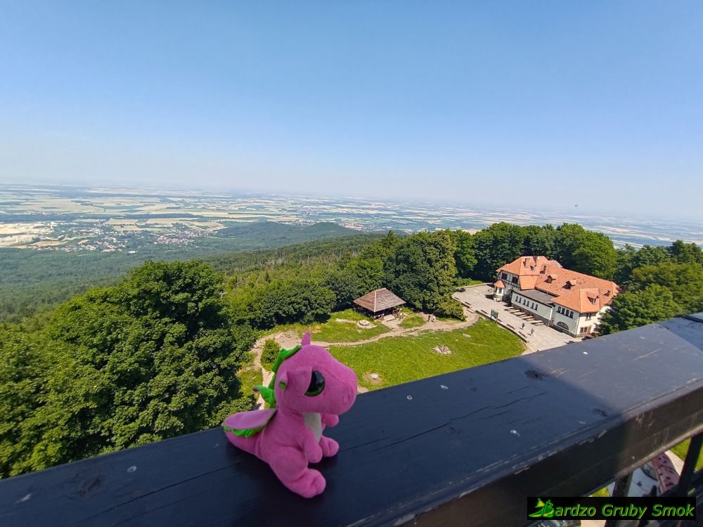 widok z wieży kościoła na Ślęży