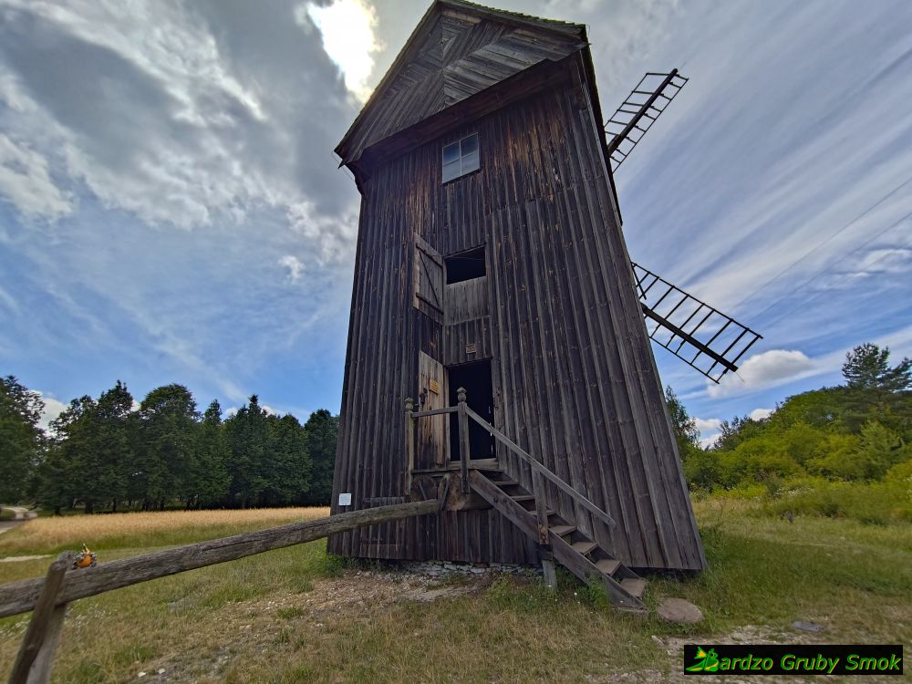 Muzeum Wsi Kieleckiej - wiatrak