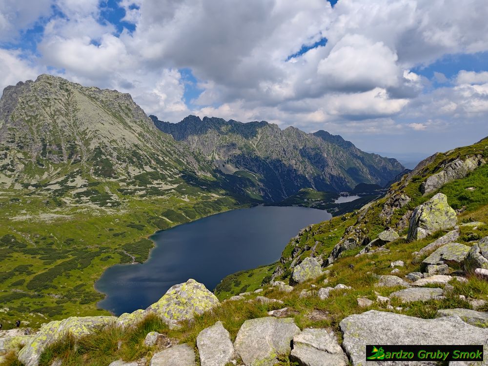 widok na Wielki Staw i Orlą Perć